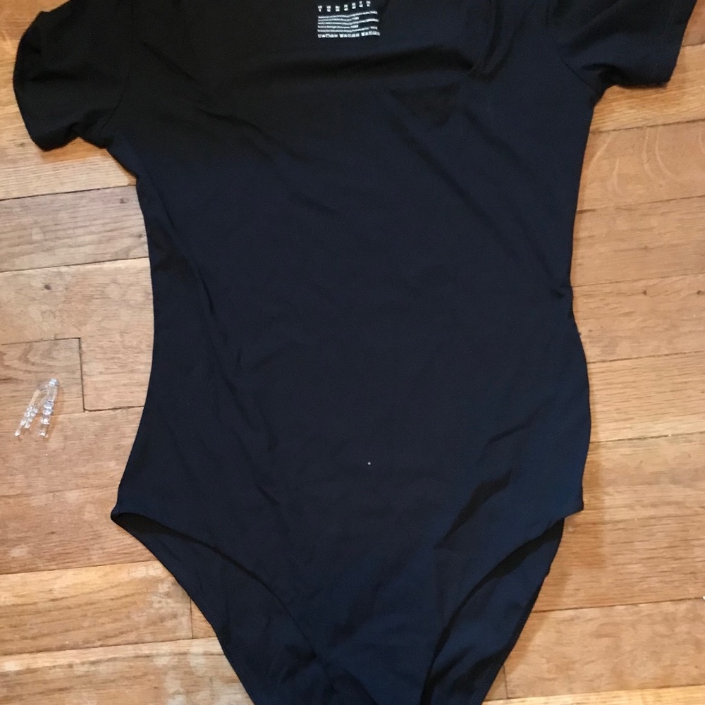 Inlyric women short sleeve  black bodysuit size S